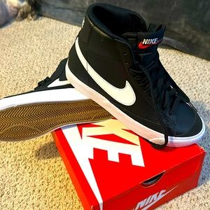 Black and White Nike Blazer Mid ‘77 (GS)
